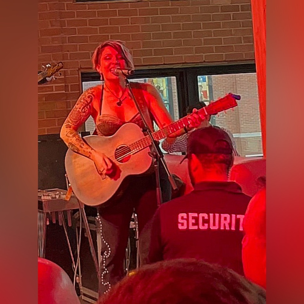 @emilymeaole is ~LIVE~ Deals With Emily Ann 🩷 - Picture 5 of 7